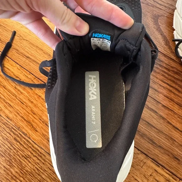 Hoka ARAHI 7, SIZE 7.5 WIDE - Picture 6 of 7